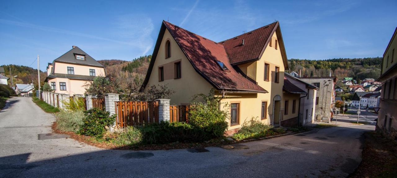 Vegzion - Vegan B&B Svoboda nad Upou Exterior photo