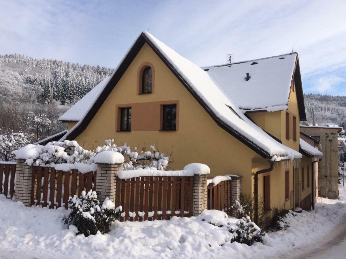 Vegzion - Vegan B&B Svoboda nad Upou Exterior photo